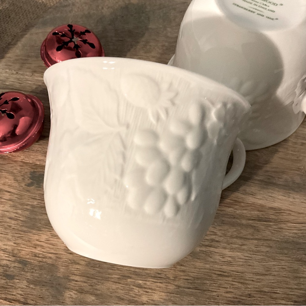 Set Wedgwood Strawberry & Vine Tea Cups Bone China All White - Picture 5 of 7